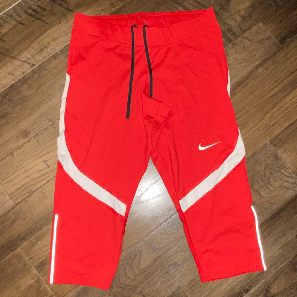 Nike Women’s Capri Leggings